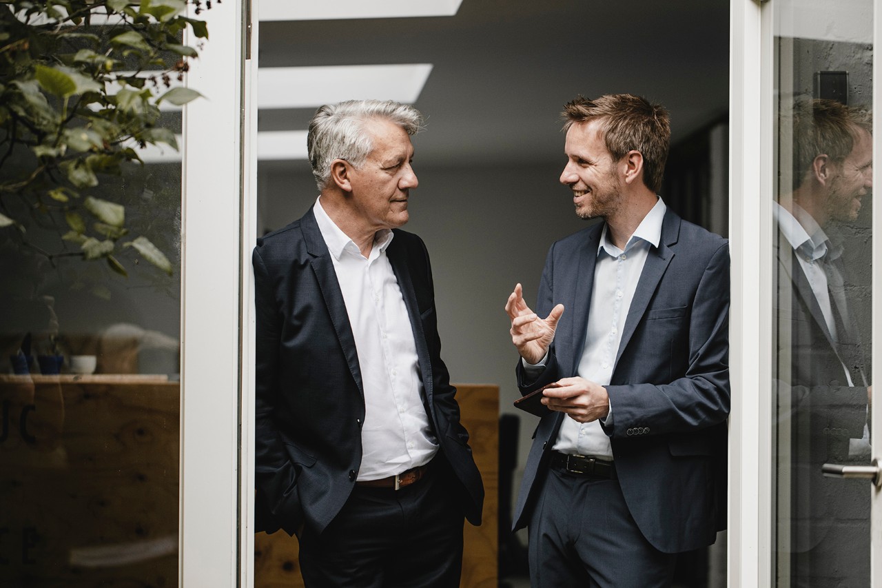 Men window Men window