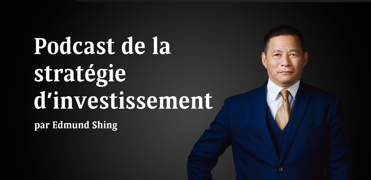 Podcast de la stratégie d'investissement par Edmund Shing Un homme en costard bleu accompagné d'un titre à sa gauche sur la stratégie d'investissement